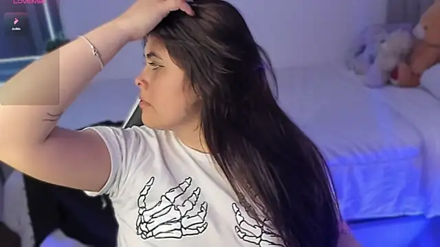 Alyaa s online show from March 22, 11:53 pm