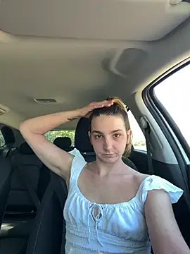 DoriDeluxe66 online show from April 15, 1:07 pm