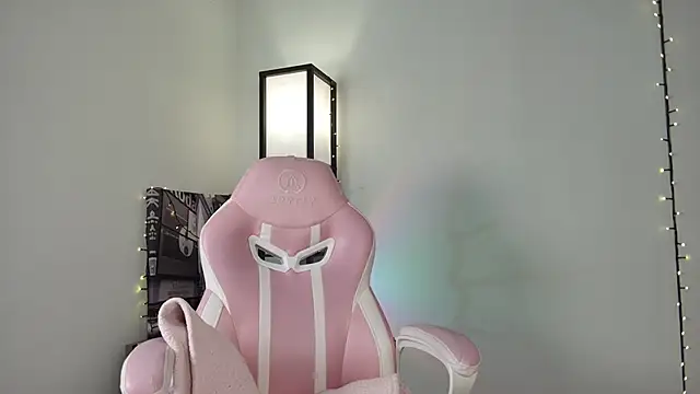 Snapshot of _monamour_ chatting on December 12, 9:51 am monamour online show from December 12, 9:51 am