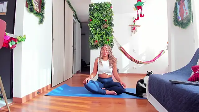 karlye 5 online show from December 17, 1:05 pm