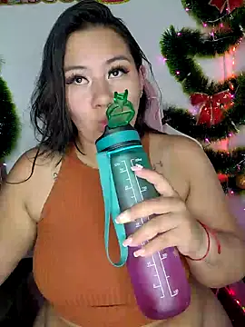 Snapshot of ValerieDiiamond chatting on December 17, 4:56 am ValerieDiiamond online show from December 17, 4:56 am