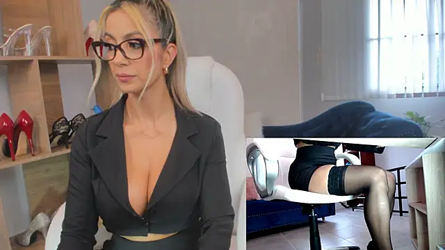 MissRhodes1 online show from January 21, 7:28 pm