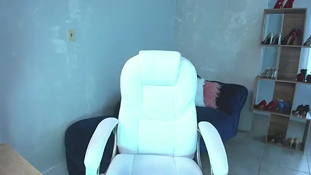 MissRhodes1 online show from October 30, 8:09 pm