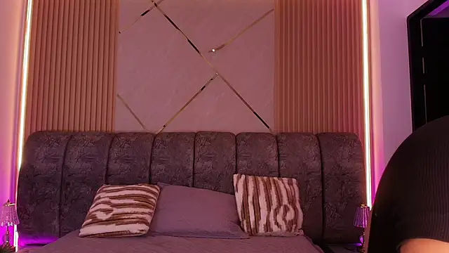 naia blessed online show from April 13, 7:08 pm