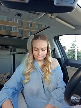 Bondgirl 013 online show from September 12, 1:00 pm