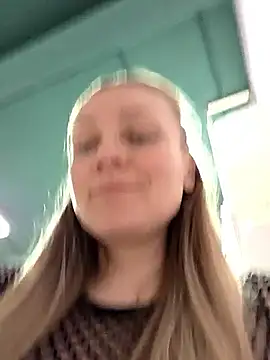 Snapshot of Bondgirl_013 chatting on June 5, 6:13 pm Bondgirl 013 online show from June 5, 6:13 pm