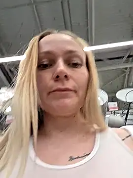 Snapshot of Bondgirl_013 chatting on July 13, 3:26 pm Bondgirl 013 online show from July 13, 3:26 pm