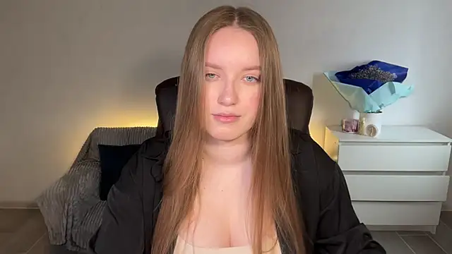 EvaMaddison online show from April 5, 4:53 am