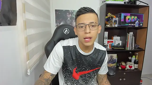 Snapshot of SIXXTOLOVE18 chatting on March 5, 4:46 pm SIXXTOLOVE18 online show from March 5, 4:46 pm