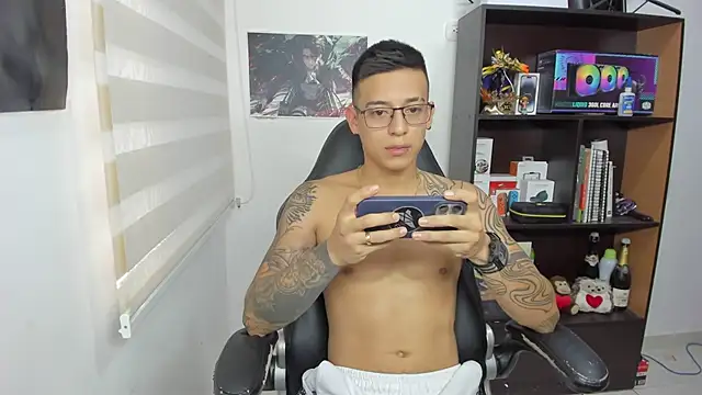 Snapshot of SIXXTOLOVE18 chatting on March 5, 7:49 pm SIXXTOLOVE18 online show from March 5, 7:49 pm