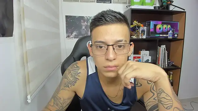 Snapshot of SIXXTOLOVE18 chatting on March 6, 9:53 pm SIXXTOLOVE18 online show from March 6, 9:53 pm