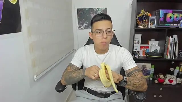 Snapshot of SIXXTOLOVE18 chatting on March 8, 6:21 am SIXXTOLOVE18 online show from March 8, 6:21 am