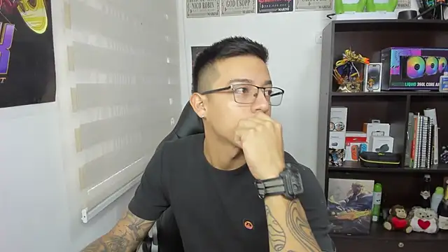 Snapshot of SIXXTOLOVE18 chatting on March 8, 5:01 pm SIXXTOLOVE18 online show from March 8, 5:01 pm