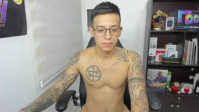 Snapshot of SIXXTOLOVE18 chatting on March 13, 6:37 am SIXXTOLOVE18 online show from March 13, 6:37 am