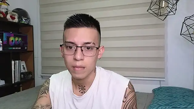 Snapshot of SIXXTOLOVE18 chatting on October 25, 10:48 pm SIXXTOLOVE18 online show from October 25, 10:48 pm