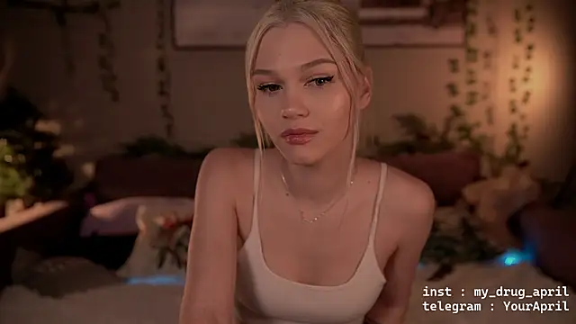 MyApril online show from December 19, 1:18 am