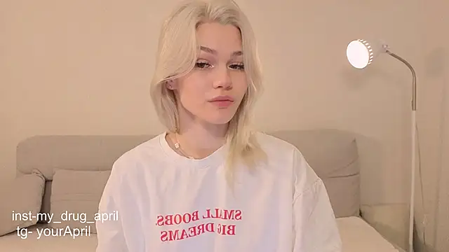 Snapshot of MyApril chatting on January 17, 7:28 pm MyApril online show from January 17, 7:28 pm
