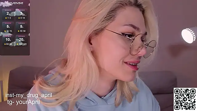 Snapshot of MyApril chatting on February 15, 9:00 pm MyApril online show from February 15, 9:00 pm