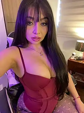 KateLatorre online show from April 11, 8:02 pm