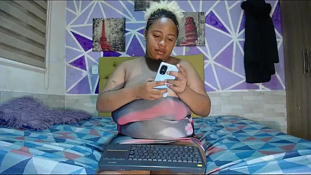 Snapshot of sharonx_morex chatting on May 17, 6:11 am sharonx morex online show from May 17, 6:11 am