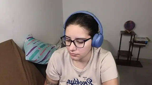 blue  moon  online show from February 19, 2:18 am