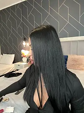 EmyLaveau online show from February 15, 11:50 am