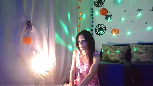 Snapshot of ElysaSun chatting on October 30, 6:19 pm ElysaSun online show from October 30, 6:19 pm