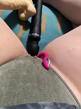 Snapshot of katcclovea chatting on April 3, 5:22 pm katcclovea online show from April 3, 5:22 pm