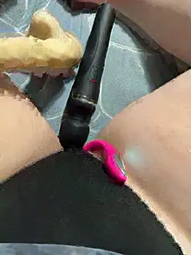 Snapshot of katcclovea chatting on April 12, 5:40 pm katcclovea online show from April 12, 5:40 pm