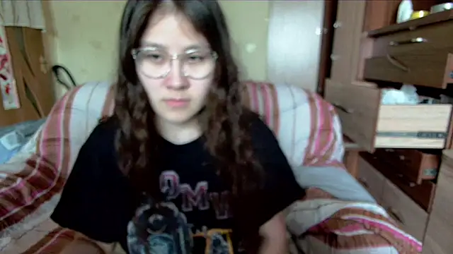 Snapshot of Riz_girl chatting on May 1, 4:17 am Riz girl online show from May 1, 4:17 am