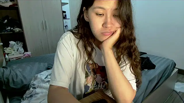 Riz girl online show from August 5, 4:10 pm