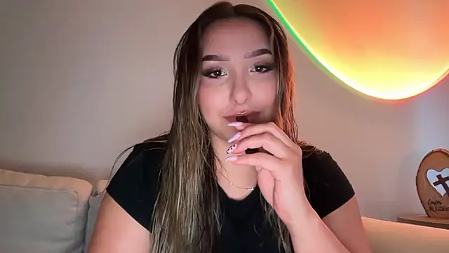 Snapshot of lustfulsmiles chatting on February 27, 4:18 pm lustfulsmiles online show from February 27, 4:18 pm