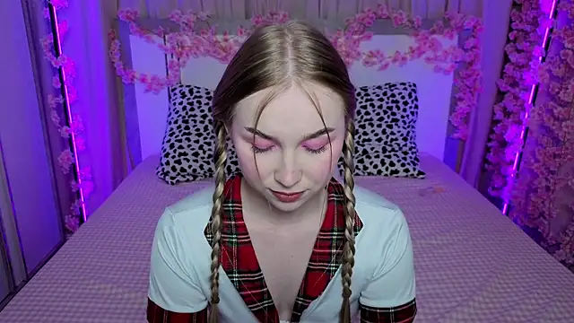 Snapshot of LilyStarlight chatting on April 13, 3:23 am LilyStarlight online show from April 13, 3:23 am