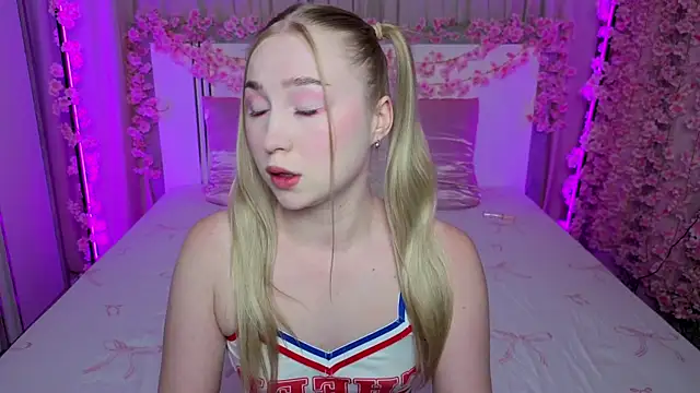 Snapshot of LilyStarlight chatting on June 26, 3:44 am LilyStarlight online show from June 26, 3:44 am