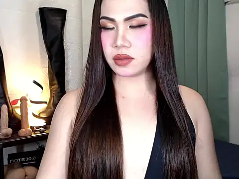 Snapshot of elise_bloom69 chatting on April 30, 1:50 pm elise bloom69 online show from April 30, 1:50 pm