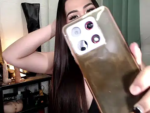 Snapshot of elise_bloom69 chatting on May 21, 4:03 pm elise bloom69 online show from May 21, 4:03 pm