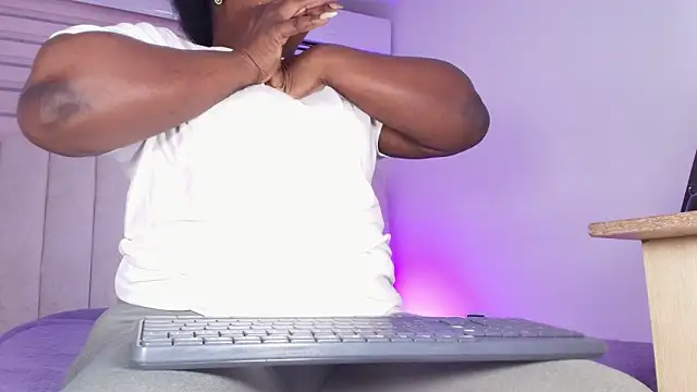  ebony-queen  online show from March 5, 3:02 am