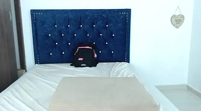 Snapshot of QueenSquirt_ chatting on February 24, 8:14 pm QueenSquirt online show from February 24, 8:14 pm