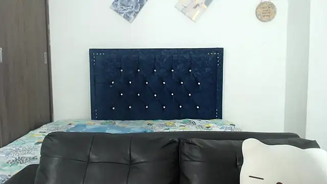 Snapshot of QueenSquirt_ chatting on March 18, 8:04 pm QueenSquirt online show from March 18, 8:04 pm