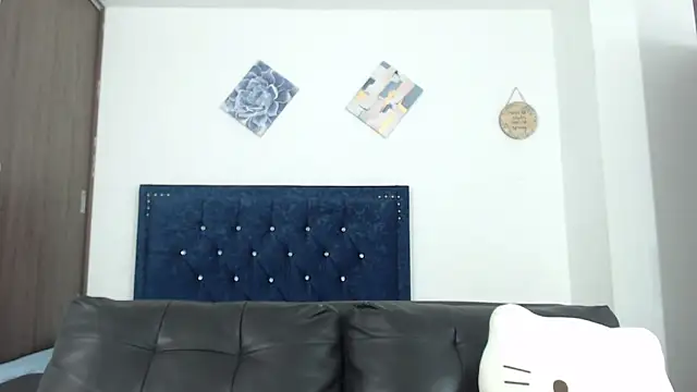 Snapshot of QueenSquirt_ chatting on March 21, 7:35 pm QueenSquirt online show from March 21, 7:35 pm