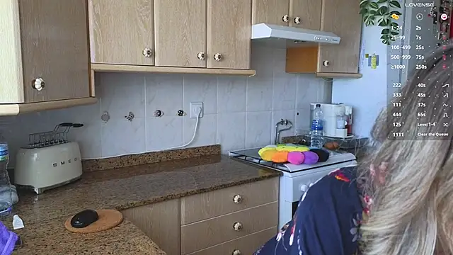 Snapshot of Lunamix chatting on February 4, 3:36 pm Lunamix online show from February 4, 3:36 pm