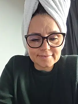 Snapshot of MariaPau_83 chatting on June 9, 4:51 pm MariaPau 83 online show from June 9, 4:51 pm