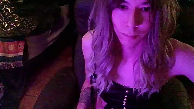 Snapshot of crystalxh chatting on October 25, 8:00 am crystalxh online show from October 25, 8:00 am