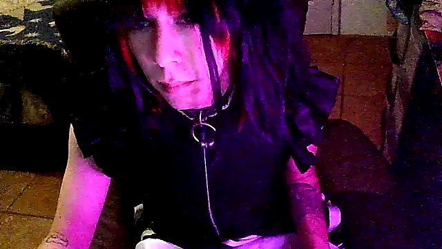 Snapshot of crystalxh chatting on October 31, 7:04 pm crystalxh online show from October 31, 7:04 pm