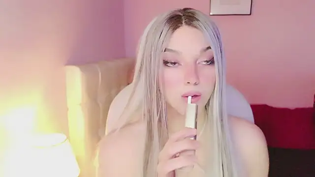 Snapshot of EvaEvangeline chatting on June 30, 9:32 am EvaEvangeline online show from June 30, 9:32 am