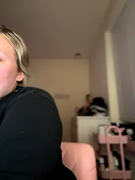 Snapshot of PiggyRose chatting on September 14, 3:16 am PiggyRose online show from September 14, 3:16 am