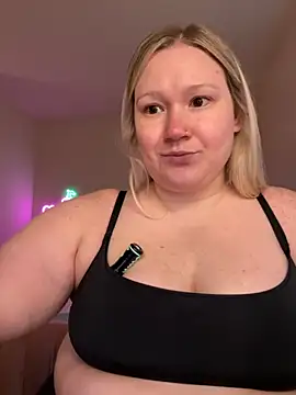 Snapshot of PiggyRose chatting on September 20, 10:55 pm PiggyRose online show from September 20, 10:55 pm