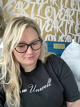 Snapshot of PiggyRose chatting on October 12, 9:03 pm PiggyRose online show from October 12, 9:03 pm