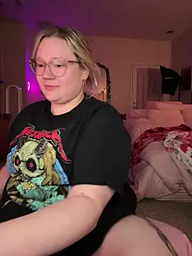 PiggyRose online show from March 25, 12:27 am