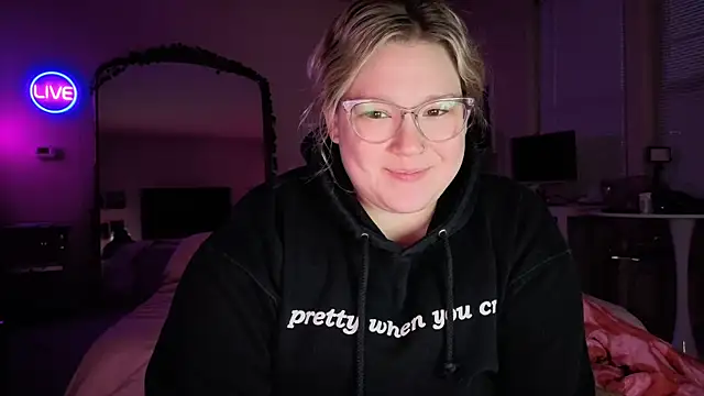 PiggyRose online show from March 28, 11:48 pm